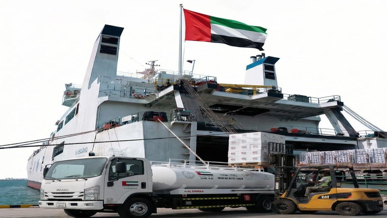 بمشاركة مئات المتطوعين.. انطلاق تجهيز سفينة أم الإمارات الإنسانية لدعم غزة